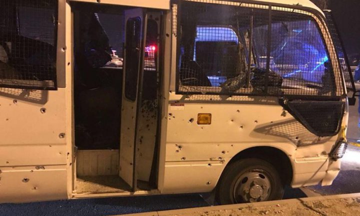 إصابات في هجوم على حافلة للشرطة بالبحرين