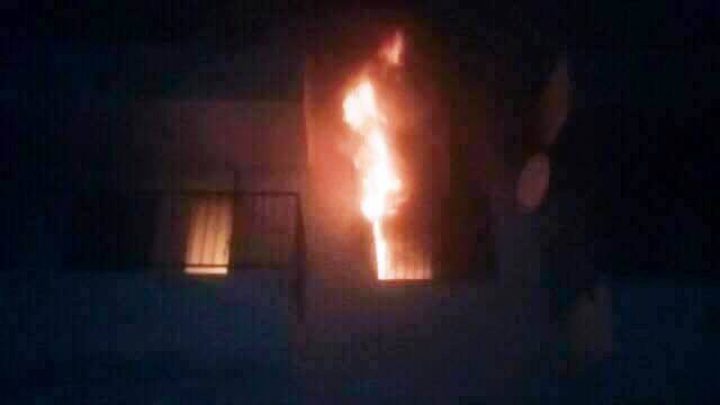 إخماد حريق بمنزل في مخيم الدهيشة (صور)