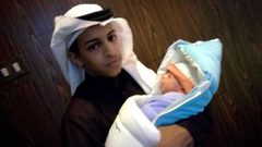 أصغر عريس في تبوك يرزق بمولود