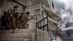 الاحتلال يطلق النار على شابين بمخيم الدهيشة