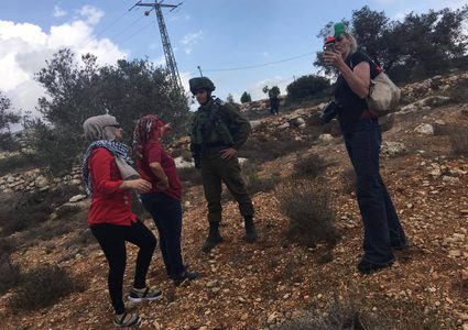 جنوب نابلس.. حصار للمزراعين وسحب لجوازات سفر  متضامنين