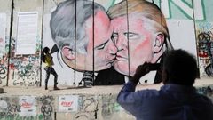 قبلة حارة بين نتنياهو وترامب ببيت لحم! (صور)