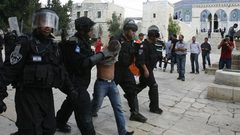 أسيران من الضفة يدخلان أعوامًا جديدة داخل سجون الاحتلال