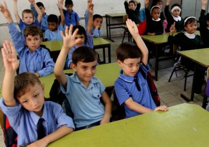 بمشاركة رئيس الوزراء نابلس تحتفي بافتتاح (13) مدرسة