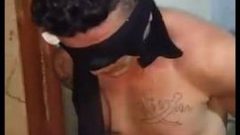 تعذيب شاب واجباره على الغناء... من هم المعتدون؟