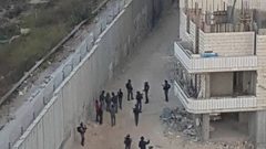 الاحتلال يقتحم حي المطار شمال القدس