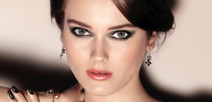 طرق تكبير العيون بخطوات سهلة