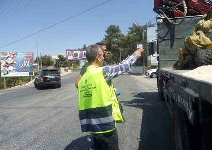 وزير المواصلات يهيب بالسائقين الالتزام باالقوانين