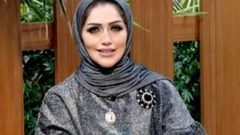 مذيعة كويتية تتغزل بزميلها على الهواء...ماذا كشفت بعدها؟(فيديو)