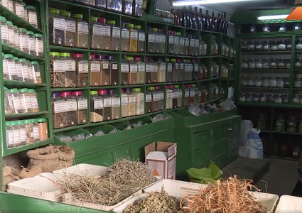 العطارة في نابلس رمز للطب البديل (فيديو)
