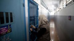 إجراء عملية جراحية باليد للأسيرة حلوة حمامرة