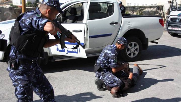 الشرطة  تلقي القبض على فار من وجه العدالة