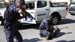 الشرطة  تلقي القبض على فار من وجه العدالة
