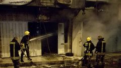 اخماد حرائق اندلعت بعد مقتل مواطن بالرام