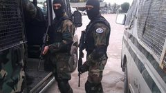 القبض على 13 شخصا يشتبه في انتمائهم لتنظيم إرهابي بتونس