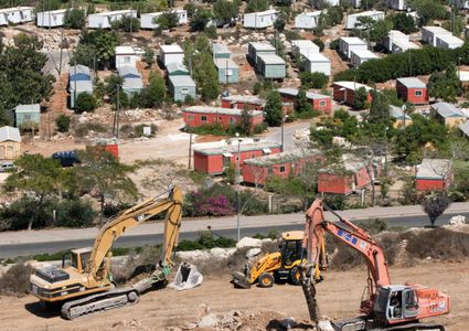 أعمال تجريف لتوسيع مستوطنة "أرئيل" غرب سلفيت