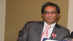 منح الشاعر عبد الله عيسى وسام "تشيخوف"