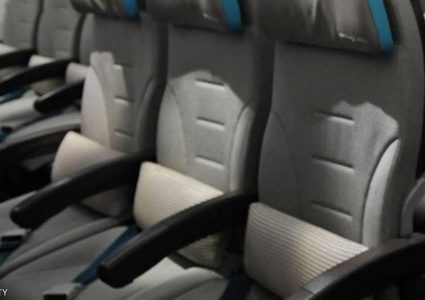 حيلة ذكية لحجز صف كامل في الطائرة بسعر مقعد