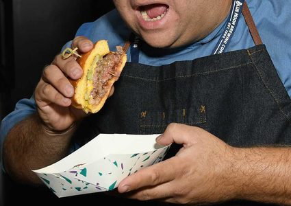 الأكل وحيدا.. ضرره أكثر مما تتخيل