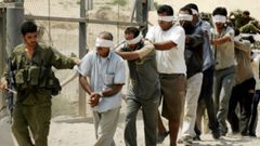 (3) أسرى يواصلون الإضراب عن الطعام