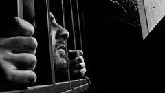 أسرى يروون تعرضهم للتنكيل أثناء اعتقالهم
