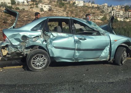 إصابة ستة مواطنين بحادث سير في نابلس