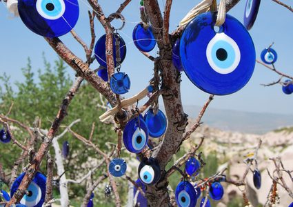 أغرب الخرافات في العالم