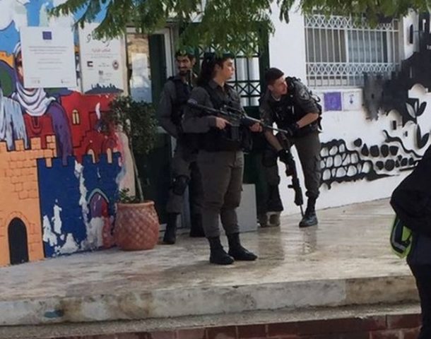 الاحتلال يقتحم مدرسة ويعتقل مديرتها و3 معلمات في القدس