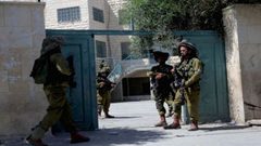 وقفة احتجاجًا على اعتقال مديرة وثلاث معلمات من مدرسة "زهوة القدس"