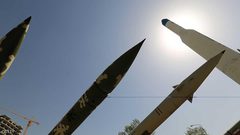 واشنطن تدين ايران بعد "الصاروخ الحوثي".. سنتصدى لإرهاب طهران