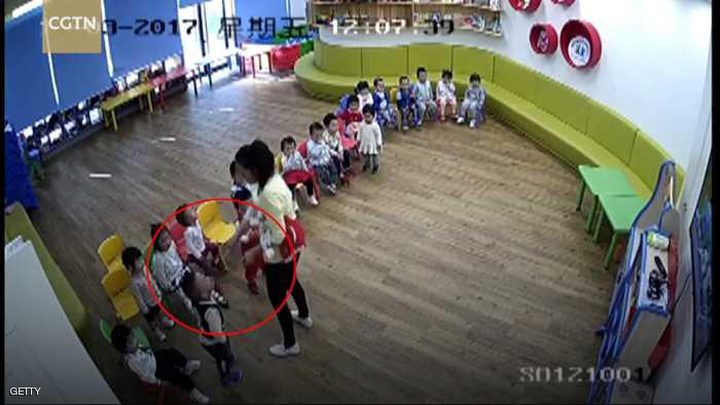 مقطع يظهر سوء معاملة في روضة أطفال!
