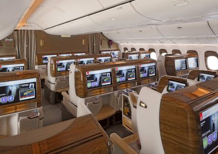 مفاجآت الطيران والفضاء في دبي