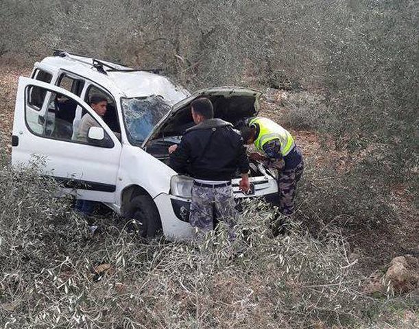 إصابة خمسة مواطنين بحادث سير