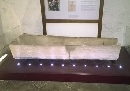 تحطم تابوت يبلغ من العمر 800 عاما بسبب حماقة صغيرة