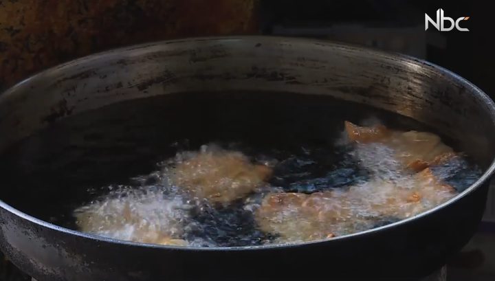 تعرف على طريقة عمل الطمرية (فيديو)