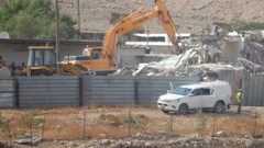 إسرائيل تنهش كبد فلسطين بصمت...