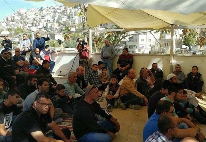 صلاة الجمعة في خيمة الاعتصام بسلوان رفضاً لقرارات الهدم