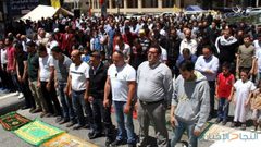 جماهير طولكرم تؤدي صلاة الاستسقاء