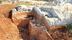 لصوص الآثار ينبشون قرية قرقش الاثرية