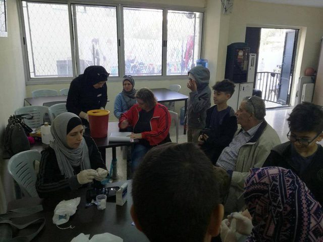 التجمع الشعبي ينفذ يوماً طبياً لطلاب المدرسة الأمريكية في نابلس