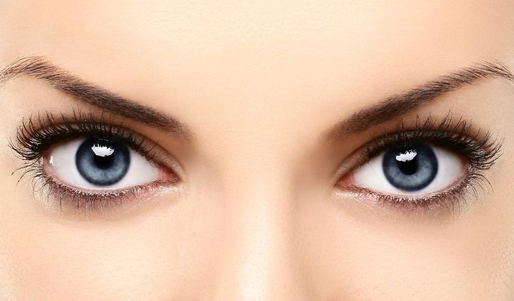 عيناك الصغيرتان لم تعد مشكلة مع هذه الحيل في المكياج
