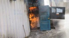 السيطرة على حريق اندلع بمستودع في عناتا
