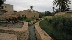 مدينة القمر ينقصها الكثير من المياه