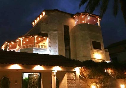 "النجاح" يحقق: فلل في أريحا ... تأجير مغلف بالغموض