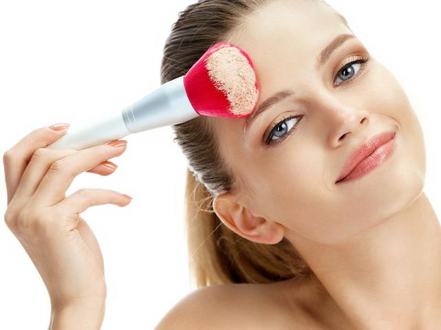 تأسيس البشرة بحسب شكل الوجه لإخفاء العيوب