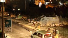 الإحتلال يغلق الطريق الواصل بين نابلس وقلقيلية بالكامل