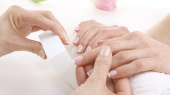 دليلك للعناية بأظافرك بمكونات في البيت