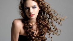 نصائح مهمة للعناية بالشعر المجعد