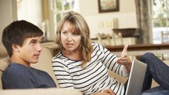 نصائح قد تكون سلبية على أطفالك تعرفي عليها