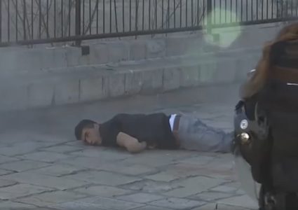 عقوبة إعدام الجرحى الفلسطينيين (فيديو)